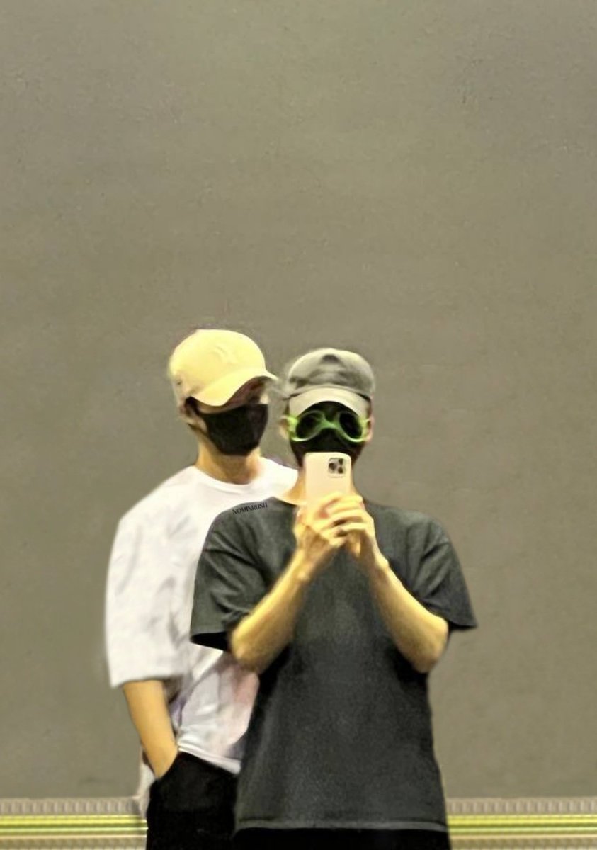 nominrush's tweet photo. Mirror Selfie? 

#nomin #JENO #JAEMIN #제노 #재민 #젠잼 https://t.co/jL02TbWSFz