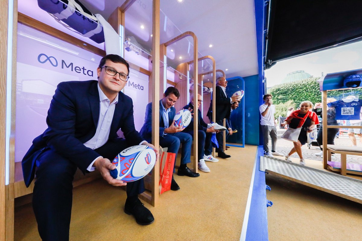 Ardeslandes's tweet photo. Quel plaisir d'inaugurer au nom de @MartineAubry le train du rugby @France2023 pour sa 1ère étape à #Lille. Jusqu'à demain à Lille-Flandres, RV pr y  voir de magnifiques expositions et la Coupe Webb Ellis ! N'hésitez pas à découvrir aussi le Village Rugby Place de la République. https://t.co/1lMiaQgK82