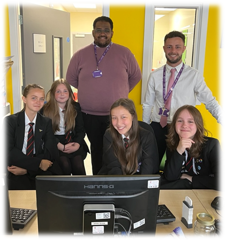 EllesmerePark's tweet photo. This is our wonderful news team busy editing with Mr Connolly and Mr Ritchie. They have worked really hard this term to create newspapers.
Excellent team work π #Dedication #News #Reporters #Editors #TeamEllesmere https://t.co/gs6YgziNaL