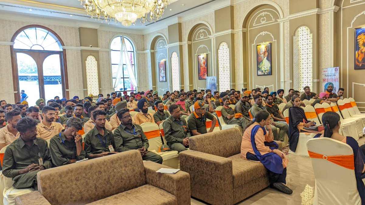 Chandigarh_AO's tweet photo. Capability building and soft skills training for distributors of Patiala and Bathinda conducted at Barnala today 21.07.2022. 50 distributors participated in the training program and benefitted from the learnings.
@Chandigarh_AO 
@ioclpunjab 
@Sandeep33089897 
@IndianOilcl https://t.co/3hcpM1s8dW
