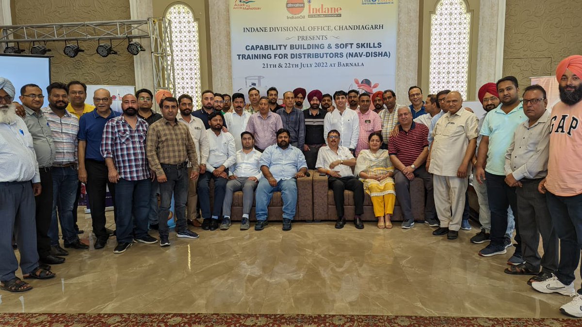 Chandigarh_AO's tweet photo. Capability building and soft skills training for distributors of Patiala and Bathinda conducted at Barnala today 21.07.2022. 50 distributors participated in the training program and benefitted from the learnings.
@Chandigarh_AO 
@ioclpunjab 
@Sandeep33089897 
@IndianOilcl https://t.co/3hcpM1s8dW