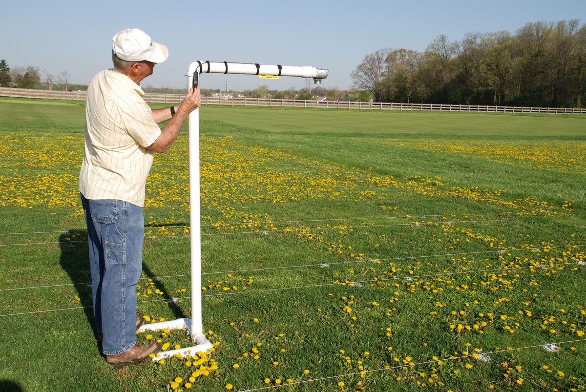 PurdueTurfDoc's tweet photo. My lab is looking to add another team member with strong field and greenhouse research experience in applied turfgrass or weed science. The position could be M.S. student or postdoctoral associate. DM me or contact me via email if interested. https://t.co/yKhyY82gWt
