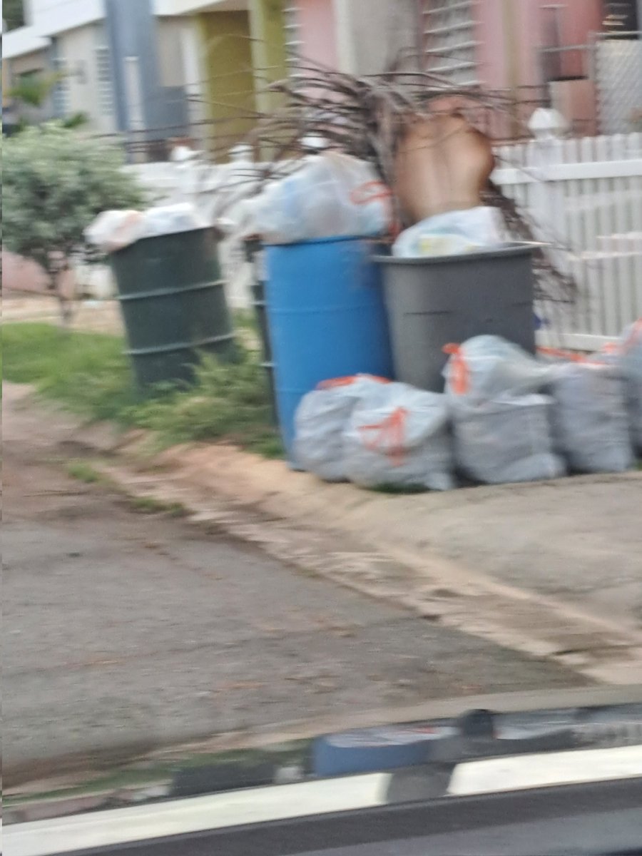 notiocasio's tweet image. @RadioOnce Olvidada la Urb Paseos Reales en Santana. No recogen la basura. Tome nota Sr. Alcalde