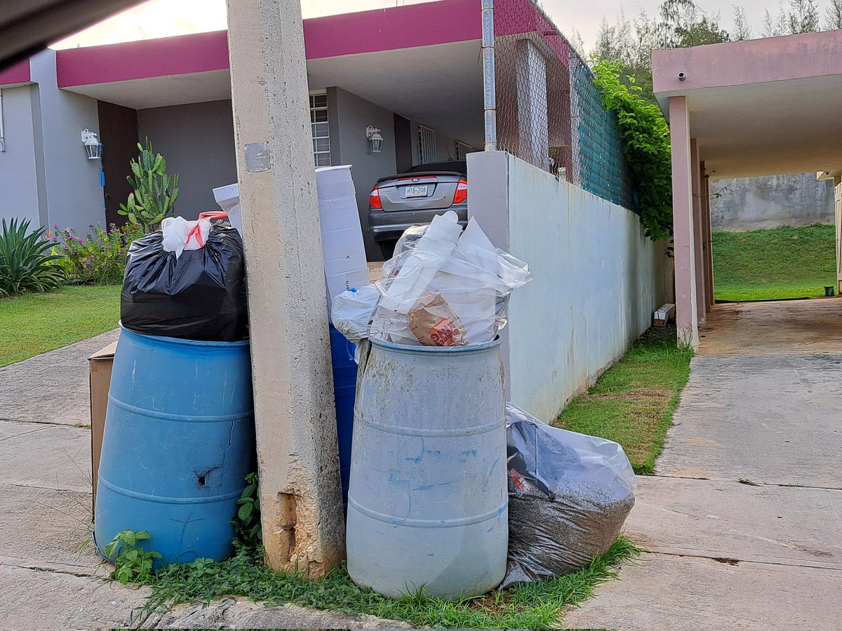 notiocasio's tweet image. @RadioOnce Olvidada la Urb Paseos Reales en Santana. No recogen la basura. Tome nota Sr. Alcalde