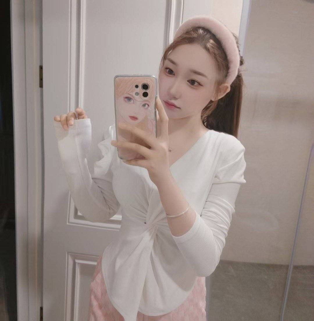 fdse42052333's tweet photo. 课表服雾很全，真人很嫩应该刚出来不久，比较有礼貌，配合摆动各姿势，自带有课室
#福州  #福州线下 https://t.co/IlrnGseSiP