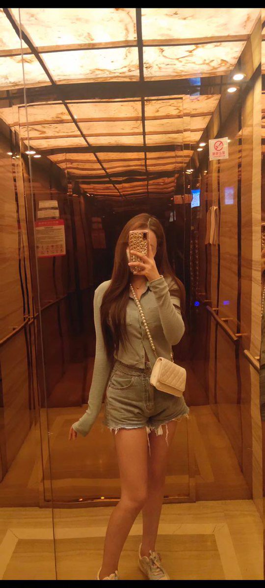 fdse42052333's tweet photo. 课表服雾很全，真人很嫩应该刚出来不久，比较有礼貌，配合摆动各姿势，自带有课室
#福州  #福州线下 https://t.co/IlrnGseSiP