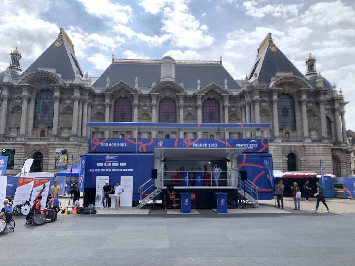 GwenaelleDo's tweet photo. #france2023rugbytour  @amb_digit   @WholesaleOrange @OrangeHDF @Orange_France @lillefrance @MEL_Lille sans oublier le recyclage challenge ! #recyclage https://t.co/BpAY4TgLsu