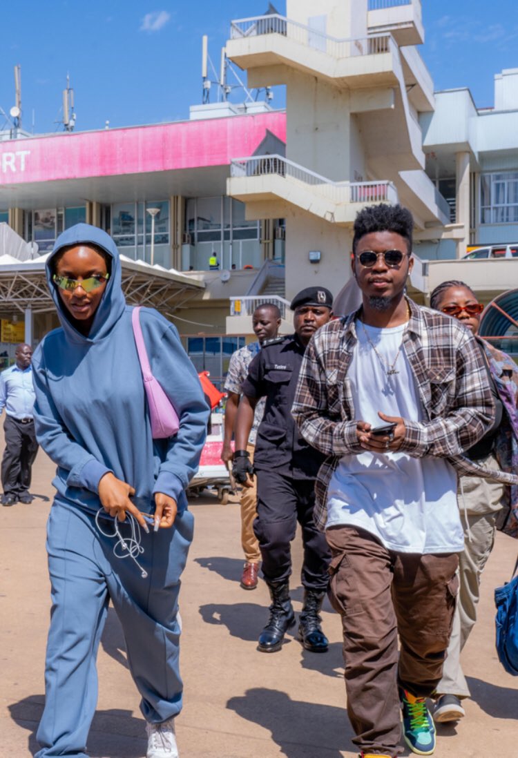 jim_trax_japher's tweet image. Don’t be shocked if I relocate to Nigeria 😂
#BlanketsAndWineKla