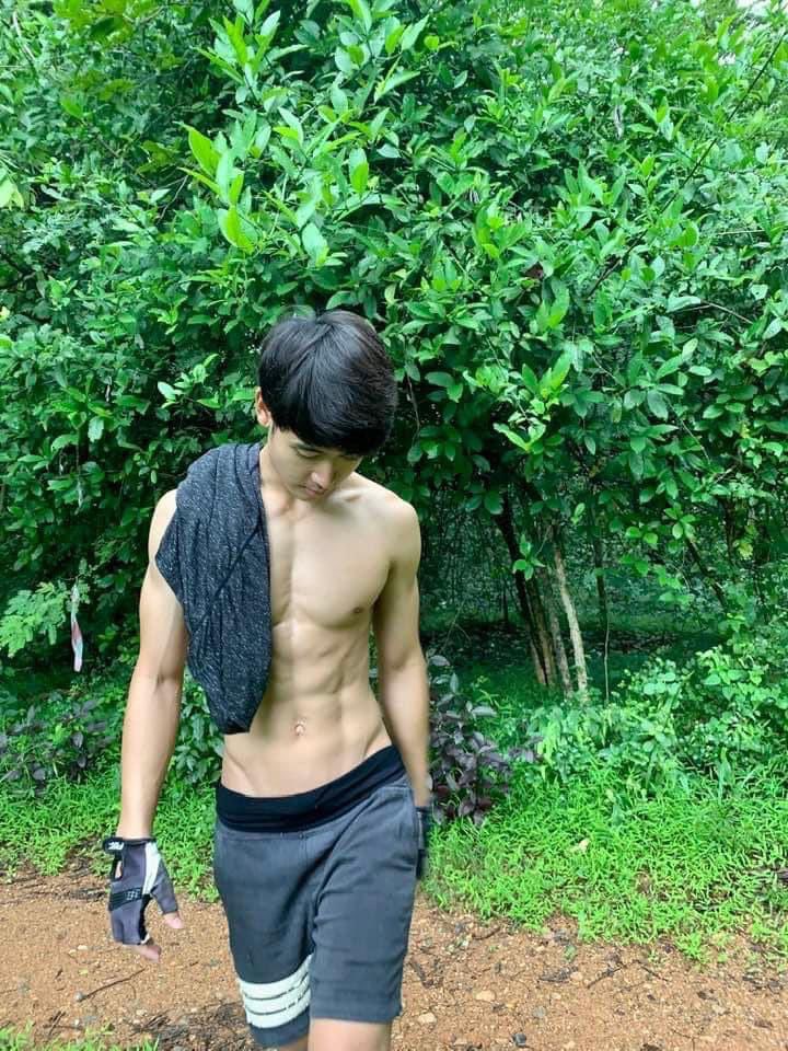 dearboythailand's tweet photo. ฉลามน่ะชอบงับคุณ ส่วนผมน่ะชอบคุณงับ #dearboythailand https://t.co/cuEgdJNgWI