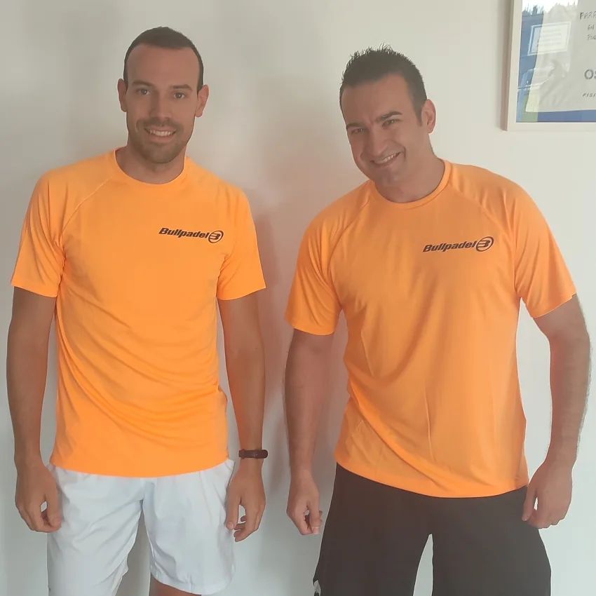 Padelzaragoza's tweet photo. La mayoría de los participantes ya han jugado sus primeros partidos del Torneo Bullpadel y ya han recogido sus camisetas del Welcome Pack.
¡Mucha suerte a tod@s!
@bullpadelsport 
#padel #padelzaragoza #padelizate https://t.co/V2SjBoiQ8s