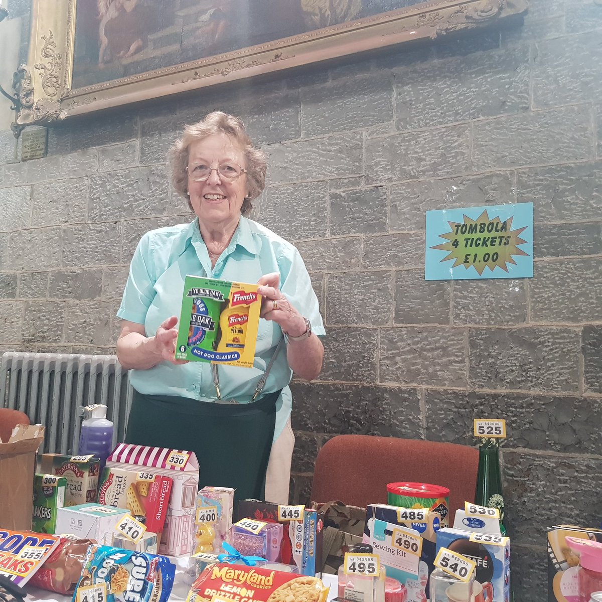 TkbVoice's tweet photo. So many fun & games at St Mary's Summer Fayre. All proceeds to the church for community initiatives! Strawberries & cream, scones, burgers, hot dogs and drinks! #LoveTKB #communityaction Lots of stalls too @NWalesSocial https://t.co/PXh61Uk3YS