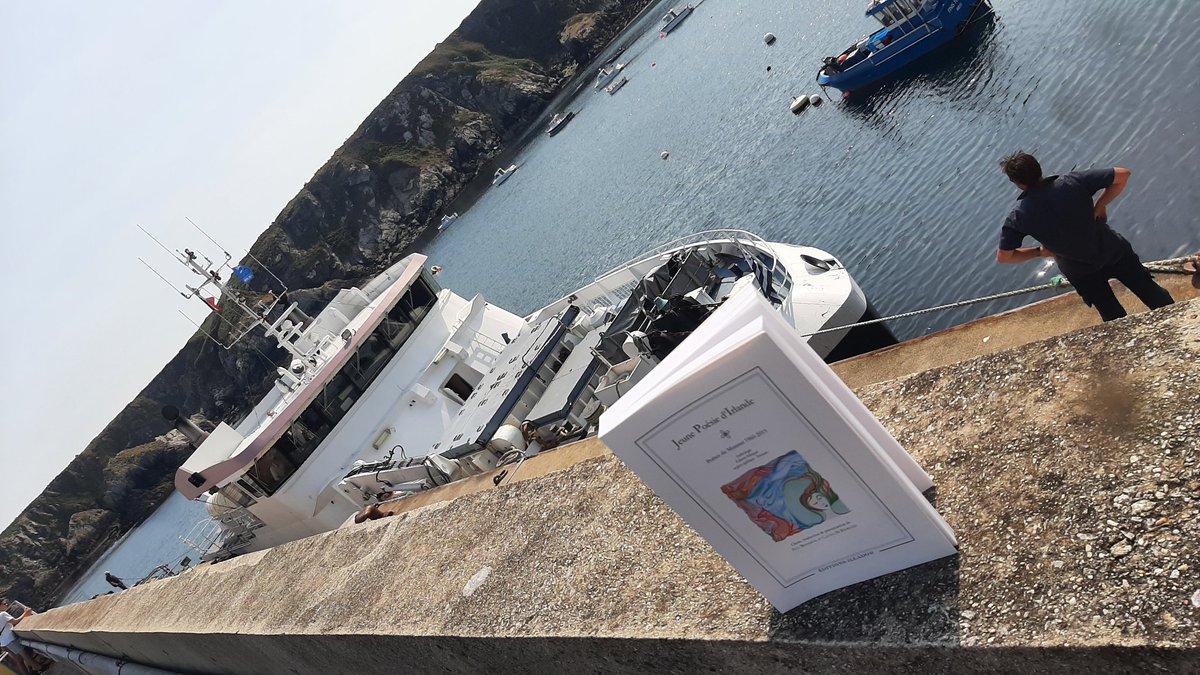 IsabelleLebal's tweet photo. @ChrisDagorne @philipponkemper Il y a aussi les femmes de Ouessant qui dans les années 20  étaient dans une misère silencieuse à la même époque. Un silence dû à l absence de liaisons maritimes...
Aujourd'hui un luxe de compagnie.
Bon spectacle ! https://t.co/IWARj7Jx28