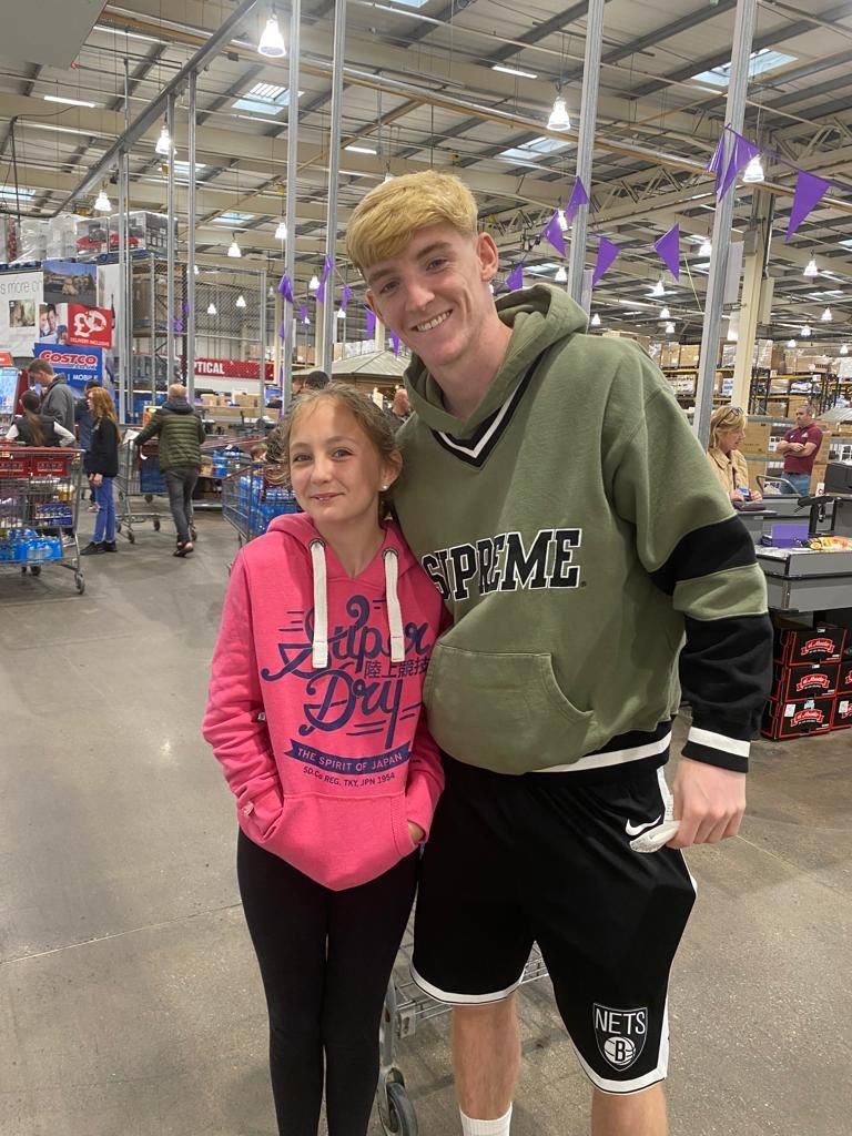 steph_con10's tweet photo. Bumped into @anthonygordon in Costco this morning what a lovely lad . Thanks for the picture. @Everton https://t.co/FJBhGt4bMk