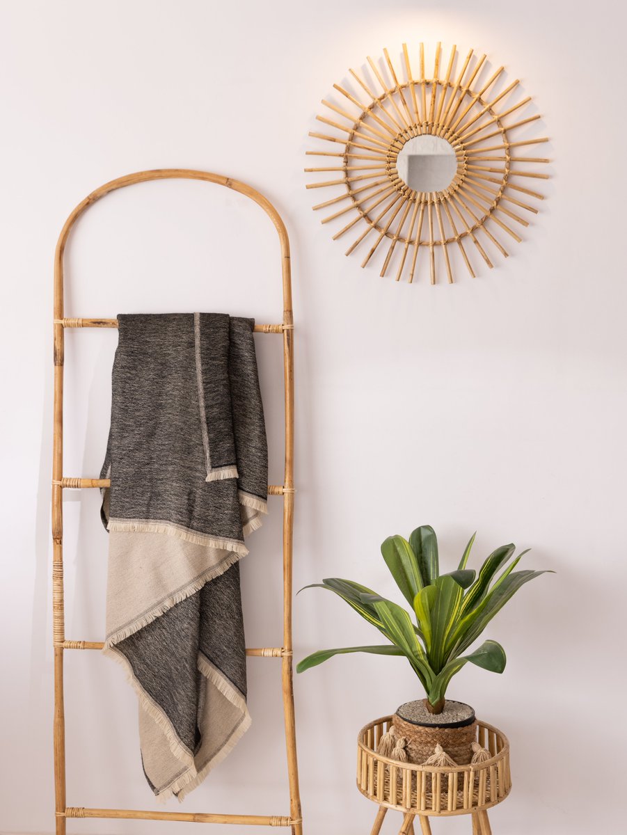 TheLemonadeShop's tweet photo. ᴡʜᴀᴛ ᴄᴀɴ ʏᴏᴜ ᴇxᴘᴇᴄᴛ? Smarter choices for your home and wardrobe. Bringing you rugs, bedding, throws, apparel and accessories. Hang tight, we’re curating an inventory to make the everyday a tad better! 🔗 https://t.co/PJ4vC38UA2 https://t.co/TXL5GilVJb