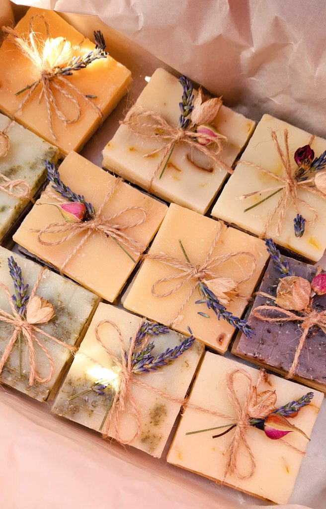 CastellUK's tweet photo. Guest soap bundles decorated with dried flower from our garden💐
A small selection is available during our 3 days event in Cardiff Bay
Located opposite Wales Millennium Centre, look for the red and white tents.
See you soon x
#Cardiff #CraftMark #handmadesoap #palmoilfree https://t.co/zzRtJC6DBZ