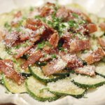 シンプルだけど絶対美味しい♪ベーコンとズッキーニのやみつきサラダレシピ!