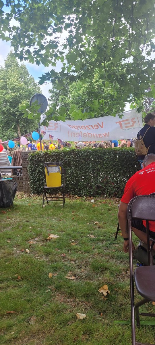 DubbeldamAnja's tweet photo. Nog 11km te gaan.. De #voeten zijn op..
De benen ook..
En de spirit ook..

Maar het blijft zo gaaf #4daagse!
Nog even doorbijten!

#nijmegen roept..
#4d22 #nijmeegsevierdaagse #Gelderland #nogmeerAU https://t.co/f8aS2uT0RA