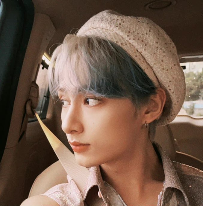 lighthaos's tweet image. i was like why does this jun photo look so familiar