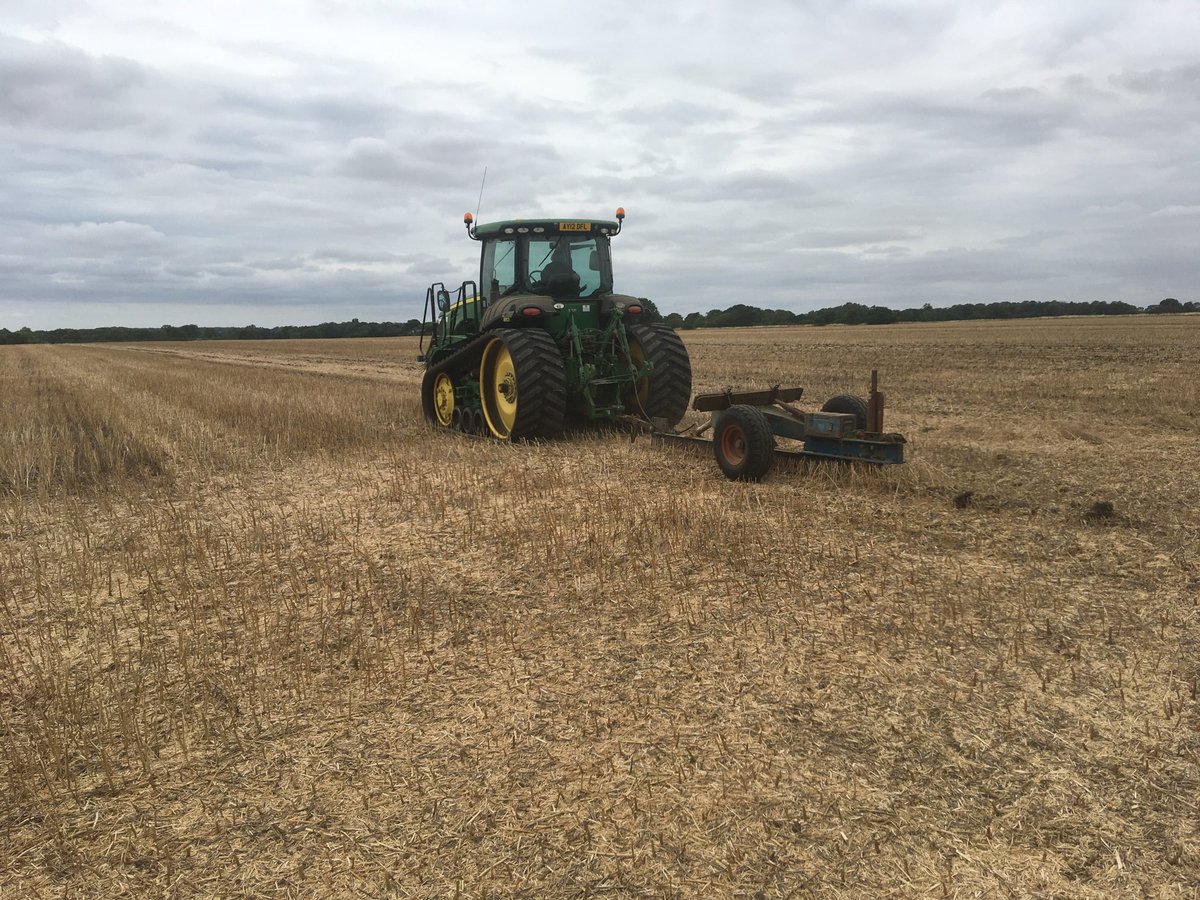 mikewporter's tweet photo. Burning fuel and wearing metal, used 2 bullets yesterday but doing a good job #dryland #moling #moledraining #rapestubble https://t.co/dMTUgWR42R