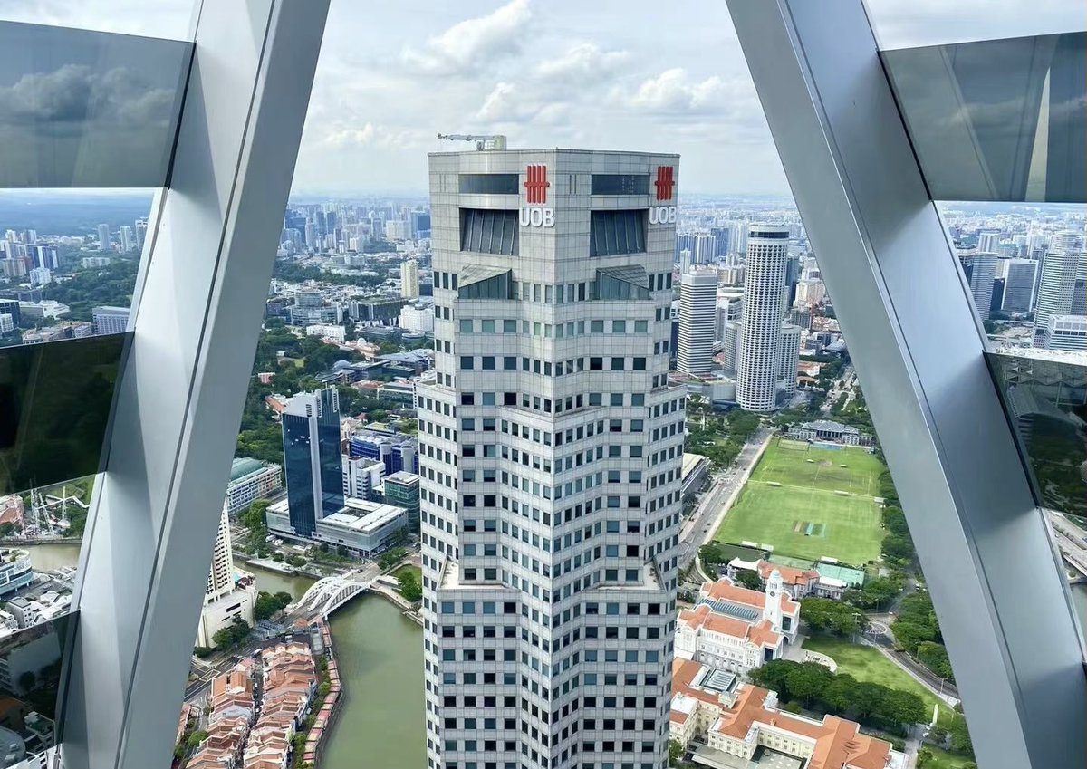 新加坡奇奇怪怪的建筑又增加了
天才美学新地标
新加坡最高的空中花园CapitaSpring
