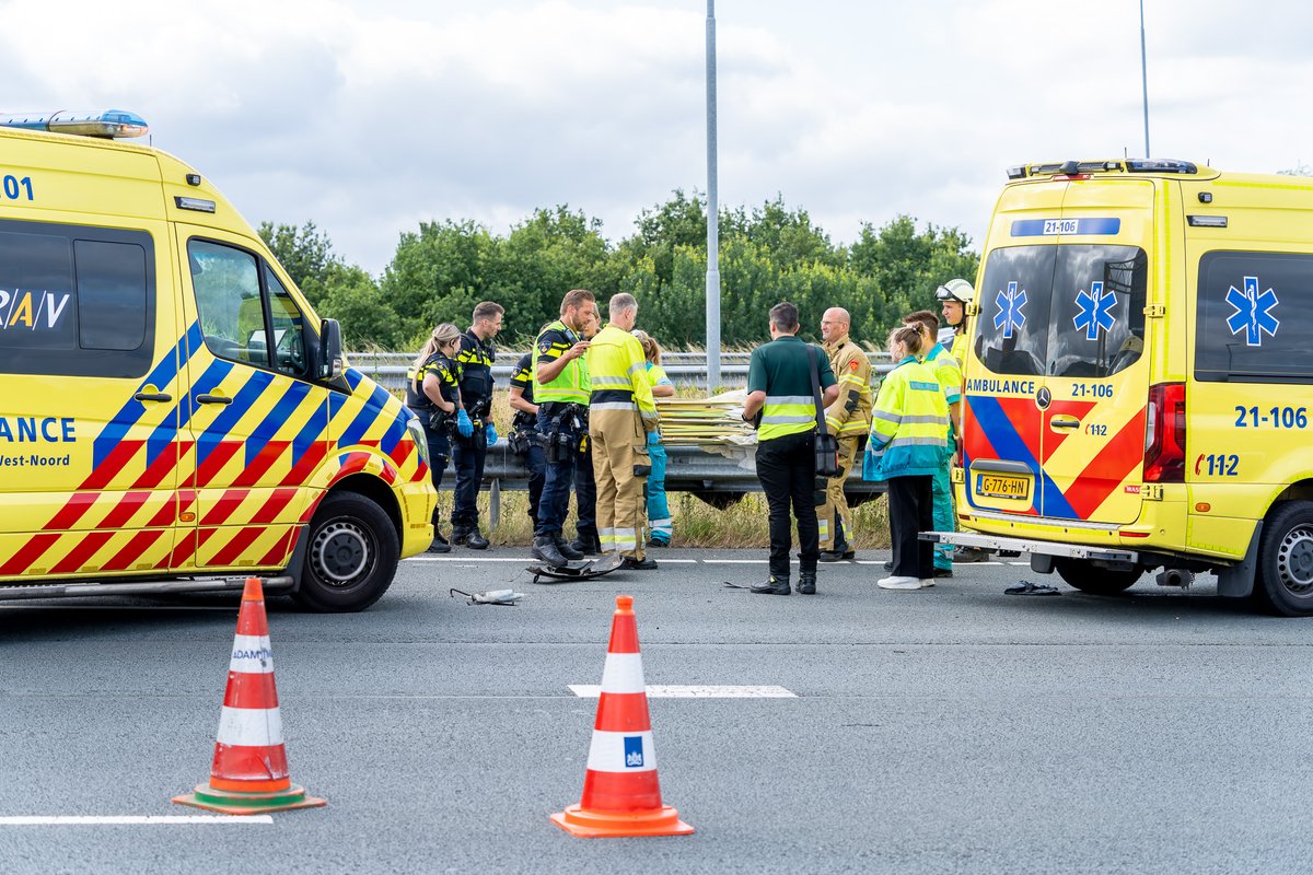 Reality_Photo's tweet photo. Een motorrijdster is vrijdagochtend omstreeks 09:20 uur om het leven gekomen bij een ongeval op de A59 bij knooppunt Hintham.

Volgens de politie waren er geen andere andere voertuigen betrokken bij het ongeluk. 

Hoe het ongeval heeft kunnen gebeuren is niet bekend. https://t.co/ShTvj9lUS2