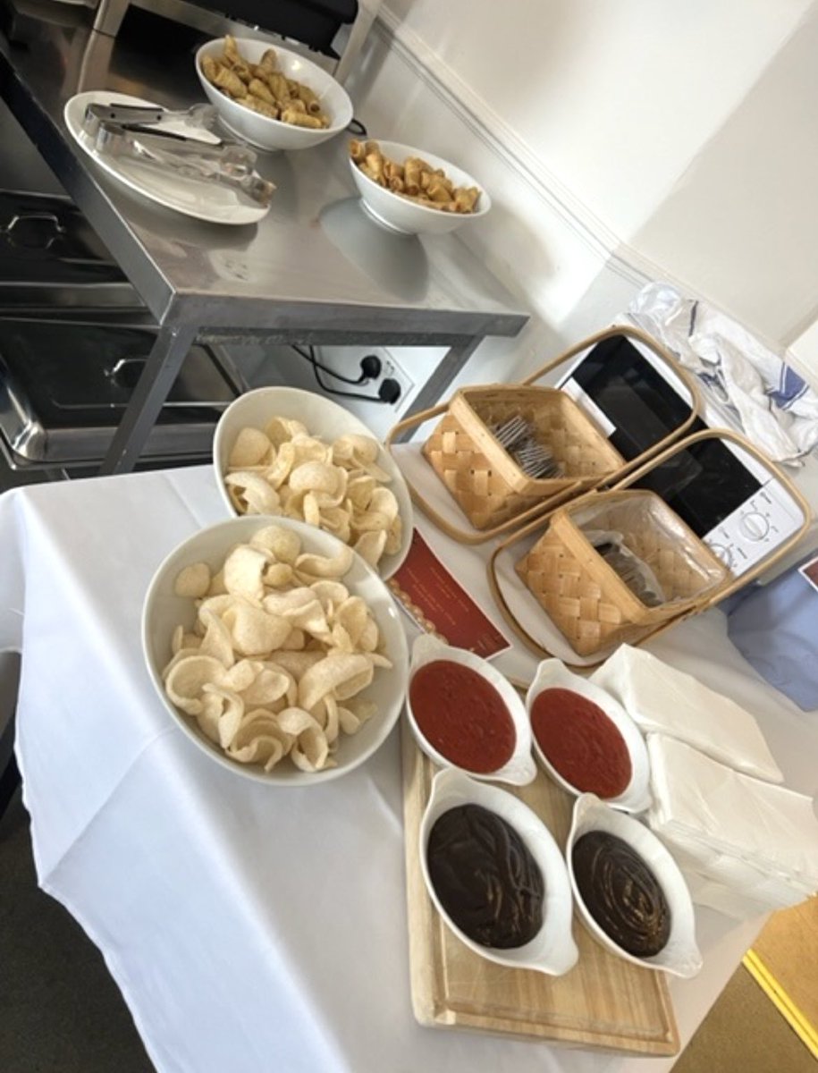 BelsfieldHotel's tweet photo. Here at The Belsfield Hotel, we endeavour to make sure each member of our staff feels valued and appreciated ⭐️ Each month our team enjoy a themed lunch based off a chosen country! Last month it was American themed and this month was Chinese themed!🏮🧧

#team #staff #hotel https://t.co/TVWj60ViNq