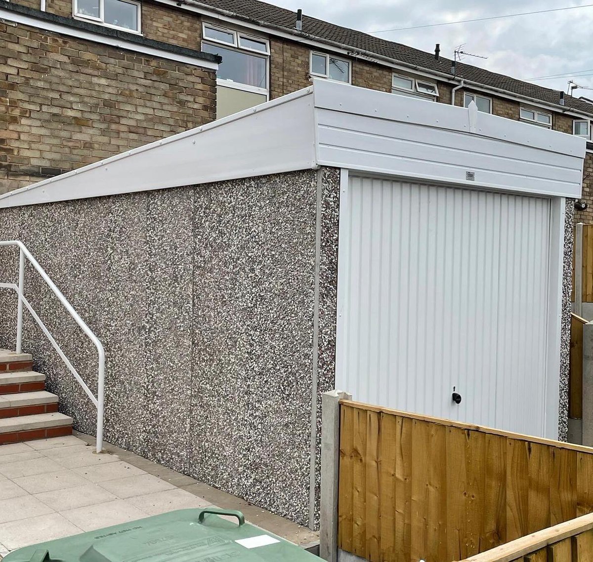 HansonGarages's tweet photo. Swipe to see our ongoing redevelopment partnership with @WatesGroup ➡️🤩 Our Knight Pvc garage ⚒👷🏼♂️💪🏼 #redevelopment #partnership #watesgroup #homerenovation #gardenrenovation #hansonbuildings #hansongarages #hansonconcrete #prefabgarages https://t.co/qFtzge3dJ5