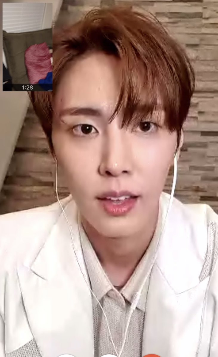 SF9bro's tweet photo. 220722 영통팬싸

I forgot the video call fansign and fell asleep so when i picked up the phone I wasn't ready and jaeyoon ended up talking to my couch as  I try to find my glasses and fix my hair 🥲🥲🥲

#SF9   #에스에프나인   #THEWAVEOF9   #SCREAM #스크림   #jaeyoon #재윤 https://t.co/H9aG8Zl0sH