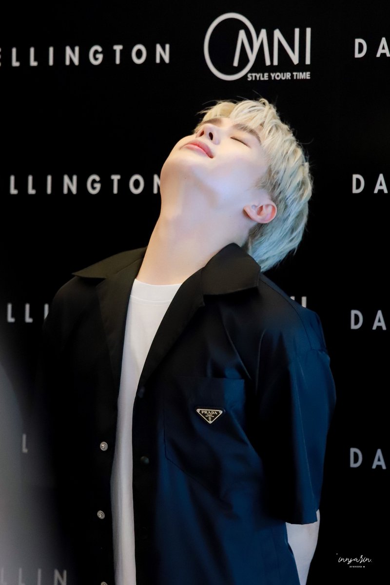 Wavefer_'s tweet photo. ปวดหลัง 😹
✿ — @innsarin 

꒰ #innsarin #DanielWellingtonxINNSARIN ꒱ https://t.co/jAmvdDjM2b
