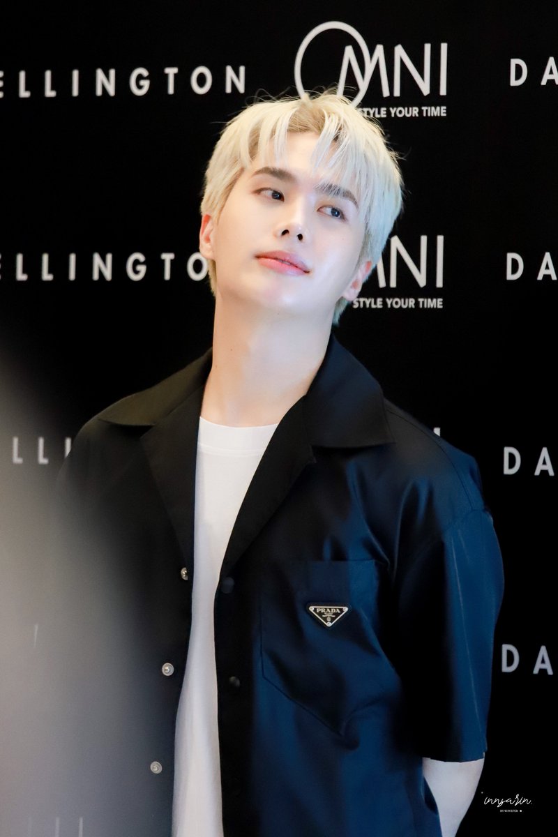 Wavefer_'s tweet photo. ปวดหลัง 😹
✿ — @innsarin 

꒰ #innsarin #DanielWellingtonxINNSARIN ꒱ https://t.co/jAmvdDjM2b