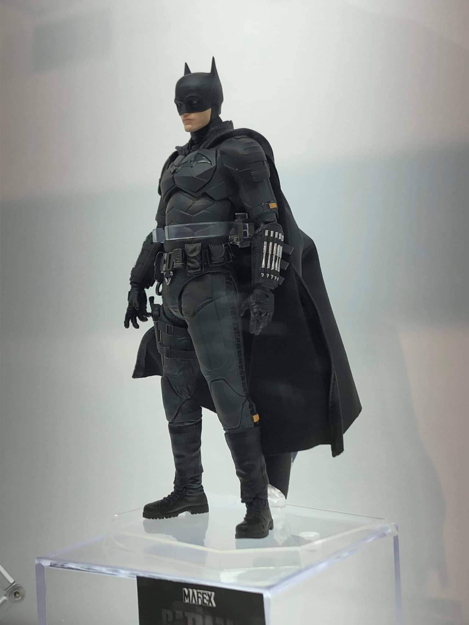 【8月中の出品予定】MAFEX THE BATMAN Amazon.com: Batman (2022): The Batman MAFEX Action Figure