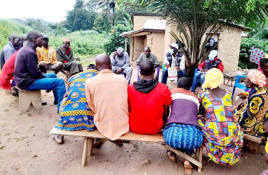 guinee_oms's tweet photo. #Post-LassaFever : Causerie éducative avec 31 personnes dont 14 femmes du village #Baladou, CR de #Bolodou dans #Gueckédou sur la #SBC des maladies à potentiel épidémique. @WHOAFRO @WHO @anss_guinee @UNICEFGuinea @GouvGN https://t.co/4MrrPphv1u