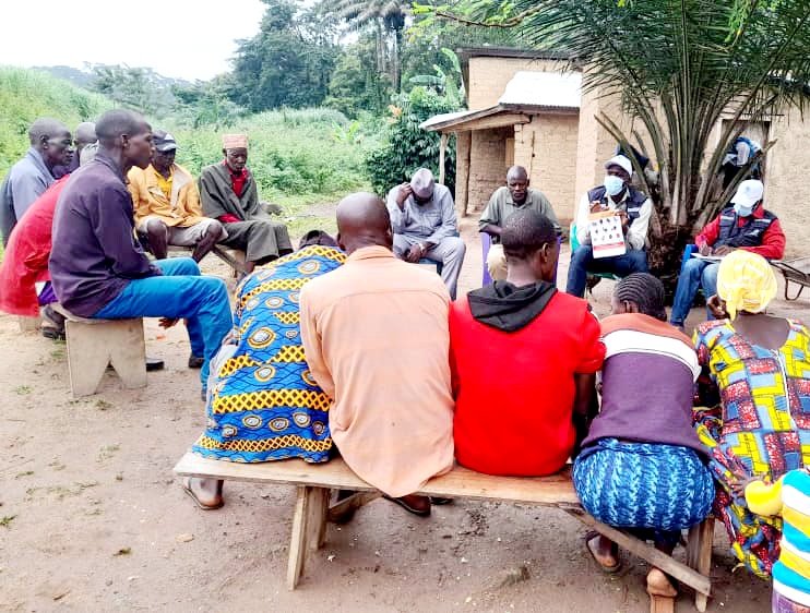 guinee_oms's tweet photo. #Post-LassaFever : Causerie éducative avec 31 personnes dont 14 femmes du village #Baladou, CR de #Bolodou dans #Gueckédou sur la #SBC des maladies à potentiel épidémique. @WHOAFRO @WHO @anss_guinee @UNICEFGuinea @GouvGN https://t.co/4MrrPphv1u