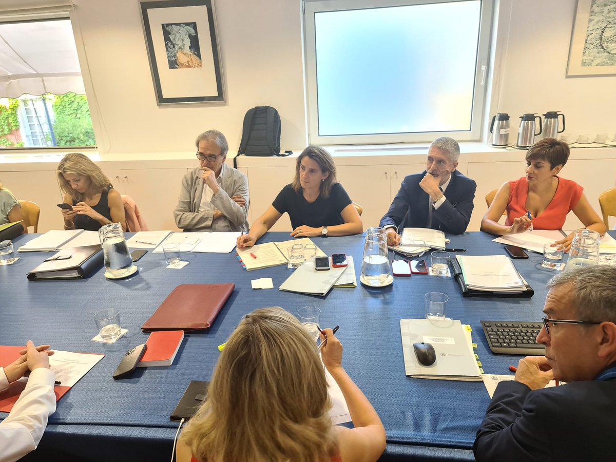 mitecogob's tweet image. Esta semana @Teresaribera ha participado en

🏘️Comisión Delegada para #RetoDemográfico
🏛️Consejo de Ministros 
👥Reunión portavoces de grupos parlamentarios 
🌦️Reunión con meteorólogos 
⚡Visita #H2Saerea 
🍾Inauguración #DEMOSATH
🌊Viaja al Mar Menor 
👥Reunión con @LopezMirasF