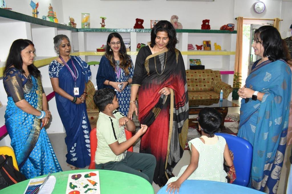 IaSouthern's tweet photo. Regional President AWWA #SouthernCommand visited UMANG Special Care Centre at Itarana Military Station, #Alwar and appreciated the efforts in ensuring the overall development of differently abled Children. She interacted with families and emphasised on the role of #Nationbuilding https://t.co/PR2Fqfjykw