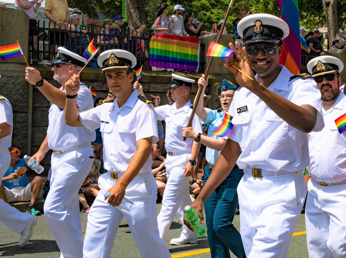 CFB_BFCHalifax's tweet photo. #FBF On July 16, over 80 local #DefenceTeam members took part in a (re)energized #HFXPride Parade! Thanks to all our members who helped create space for our #LGBTQ2+ members, allies & all persons of diverse sexual & gender identities to reconnect & celebrate. #StrengthInDiversity https://t.co/LCgfoNXU6s
