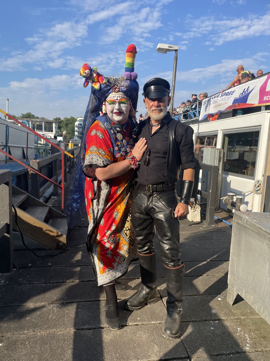 MasterTopXXL1's tweet photo. me and davne at the #spreepride and woman in red
#blf #easterberlin #Scheune #gay #gayberlin #fetish #fetishberlin #berolina #ledermänner #leathermen #latexfetish #leatherfetish #gayweek https://t.co/1GP6107FT6