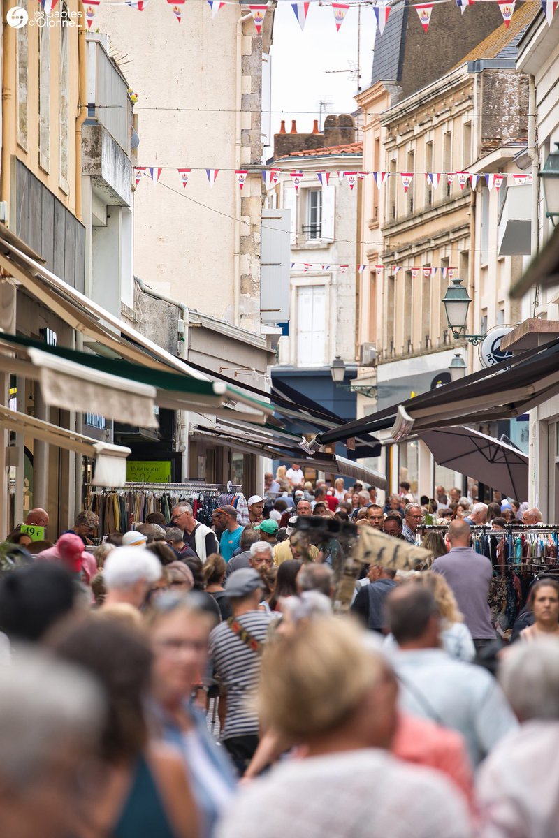 VilleDesSables's tweet photo. [ Braderie d'été des commerçants du centre-ville 🛍️ ]
Rendez-vous aujourd'hui et demain chez vos commerçants du centre-ville pour la grande braderie estivale et conviviale. 
Ne manquez pas l'opportunité de réaliser LA bonne affaire, de dénicher LE coup de cœur de l'été
#OCA #UCSO https://t.co/sWEUq5Jxsg