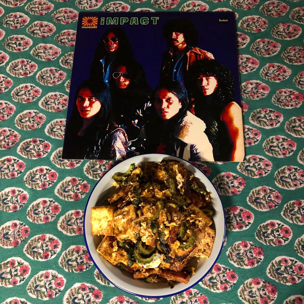 kentiejazz's tweet photo. ヴォーカルとベースの城間兄弟とオルガンのジョージ紫を中心とした沖縄出身のハードロックバンド紫のImpactを聴かせて作ったゴーヤ・チャンプルーが完成しました。昨日沖縄から戻り未だ沖縄への郷愁冷めない中、料理超初心者ながらゴーヤ・チャンプルーを作ってみたわけです。
#heavymetalcooking https://t.co/XOPxc6hjtw