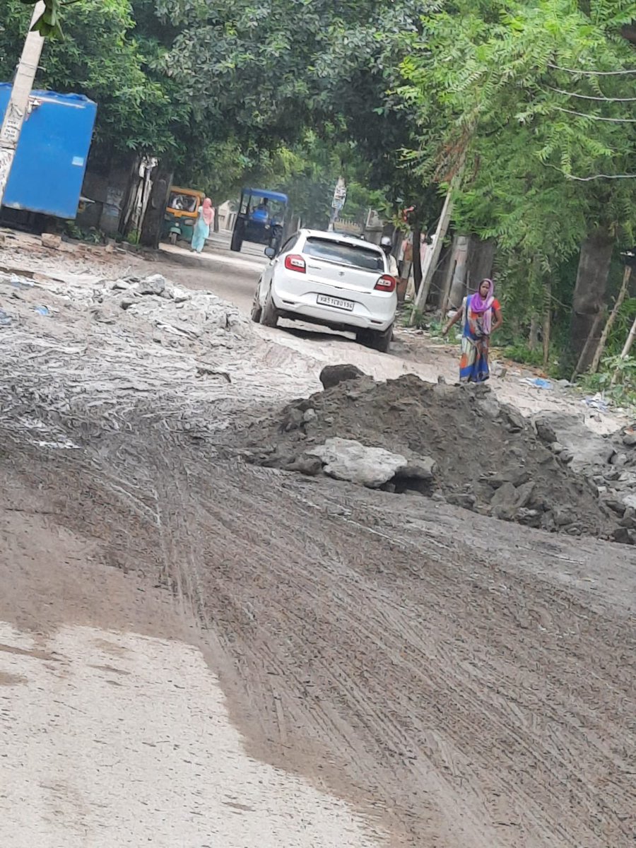 sharad3048's tweet photo. @cmohry  @rajeshnagarfbd  @KPGBJP @BJP4India @DistrictAdm_FBD @narendramodi @DIPRO_Faridabad @MCF_Faridabad Sec 88 Faridabad Back road RPS Savana Society condition is worse than anything. Please get this repaired https://t.co/XoNnXzF7Hp