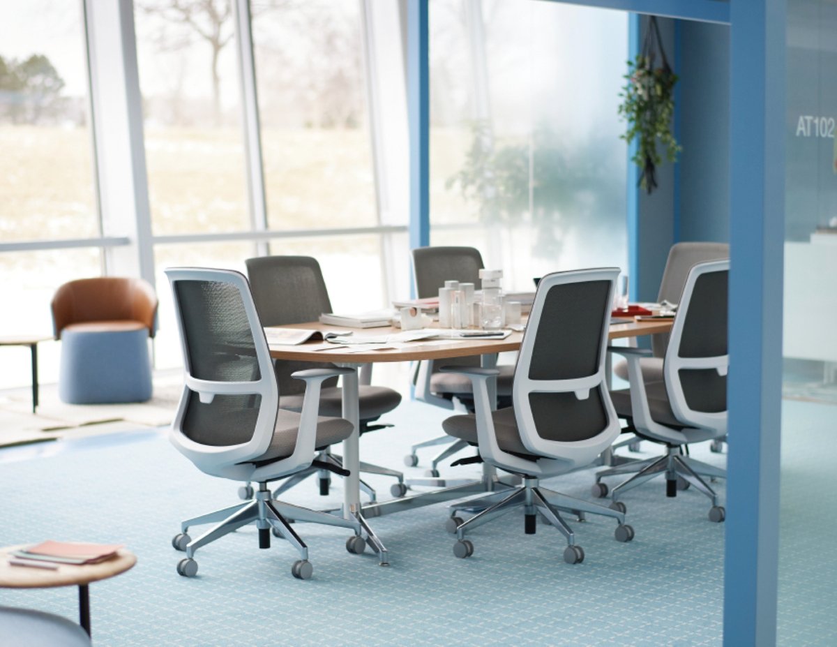 AnthonyAllanOF's tweet photo. Poor posture can lead to a number of problems, including headaches, neck pain, and fatigue. 🪑 

Soji from Haworth is a reliable task seating solution that offers support for a wide range of people, postures, and workstyles! https://t.co/d51leJgRff