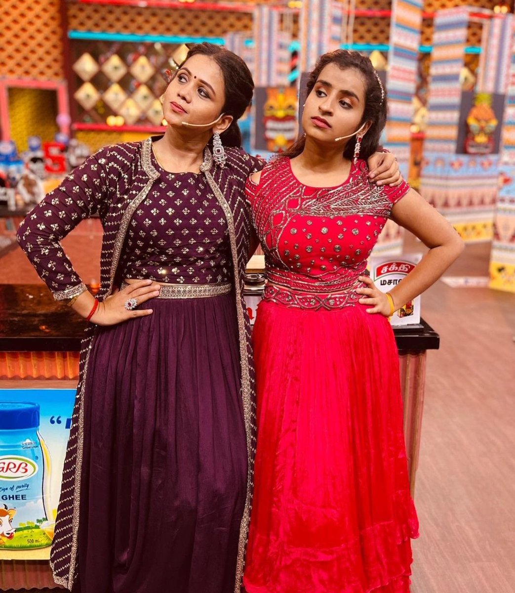 The sister duo we love the most 😍😍😘😘

#sivaangi
#CookWithComali3