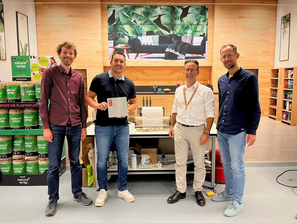 Ranpak_Global's tweet photo. 🏆 We are proud to have received an @iFDESIGNAWARD for our #Geami Wrap 'n Go converter.
🍰 Pictured here, our physical award and winning design, along with our European team’s well-deserved celebration.
$PACK #DeliveraBetterWorld #sustainablepackaging https://t.co/FhJSDWmQ1g