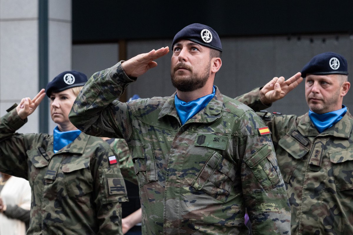 HQEurocorps's tweet photo. #BelgianNationalDay🇧🇪
In the context of “international cooperation”, #EUROCORPS marched along Place des Palais, carrying the national flags of 11 member nations. The Force available for both the #EU and #NATO highlighted its #multinationality and solidarity with the #allies. https://t.co/ObC1deaHE6