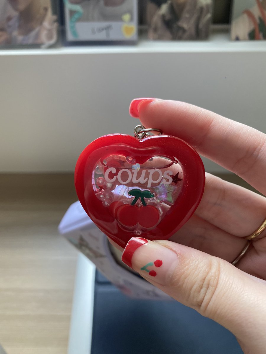 ifancyeo's tweet photo. feedback super positivo pra @sweetbitshop que me fez e vendeu esse shaker do cheollie !!! fizeram exatamente como eu queria e com todo carinho na hora de embalar! mtmt obrigada 🤍🤍🤍 ele já tá decorando meu mini binder 🤲🏻 https://t.co/rol8uvRYPh