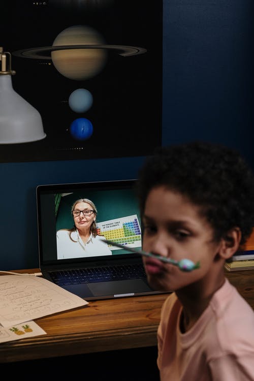 stef_Compare's tweet photo. Education positive &amp; éducation Financière 
Comment accompagner au mieux son enfant vers l'indépendance ? 
🚸https://t.co/aQzSUQEOzV
Les phrases à éviter, celles à utiliser à la place et les outils Fintech recommandés : @pixpay_app @Kard_App @OrangeBankFR #Transcash @CompteNickel https://t.co/9VPSJysOwO