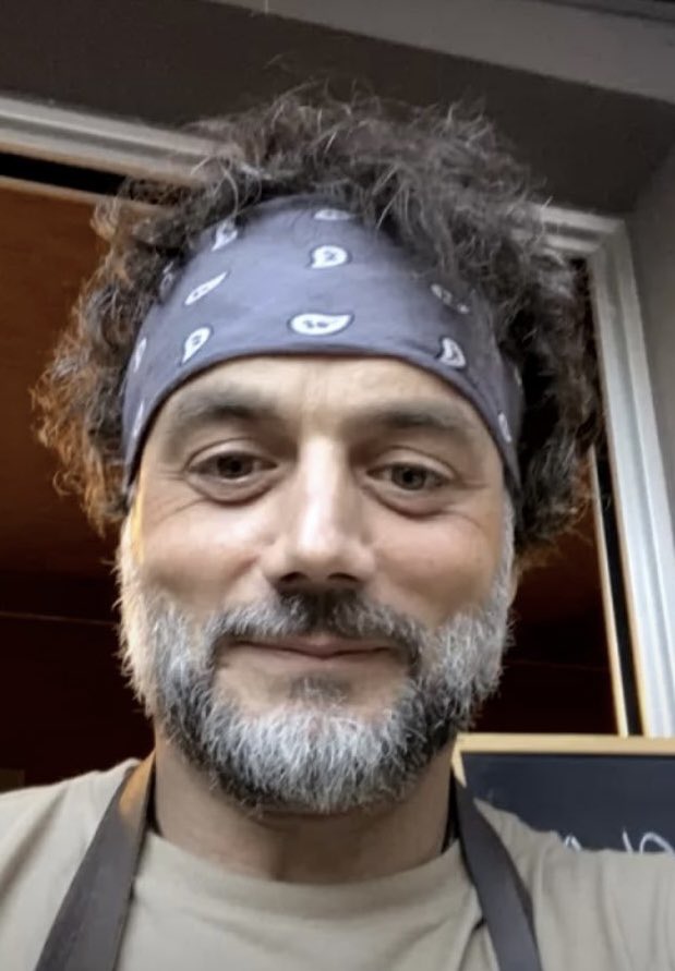 _mariells's tweet photo. CIOÈ UNA STA "IN LOVE" PER QUELL'ALTRO. LUI APPENA VEDE  UN SUO COMMENTO PAR CA VIST LA MARONN. LEI STA GIOCANDO AL GIOCO FACENDOCI CAPIRE COSE. LUI SA ED È DIVERTITO (PUR S NON GIOCA U SCEM) E VOI MI STATE ROMPERE P NA FOTO FATTA DA UNA FOTÓGRAFA?

MA TUTT APPOST? JAMM JA

#jeru https://t.co/Z4DKEhNl65