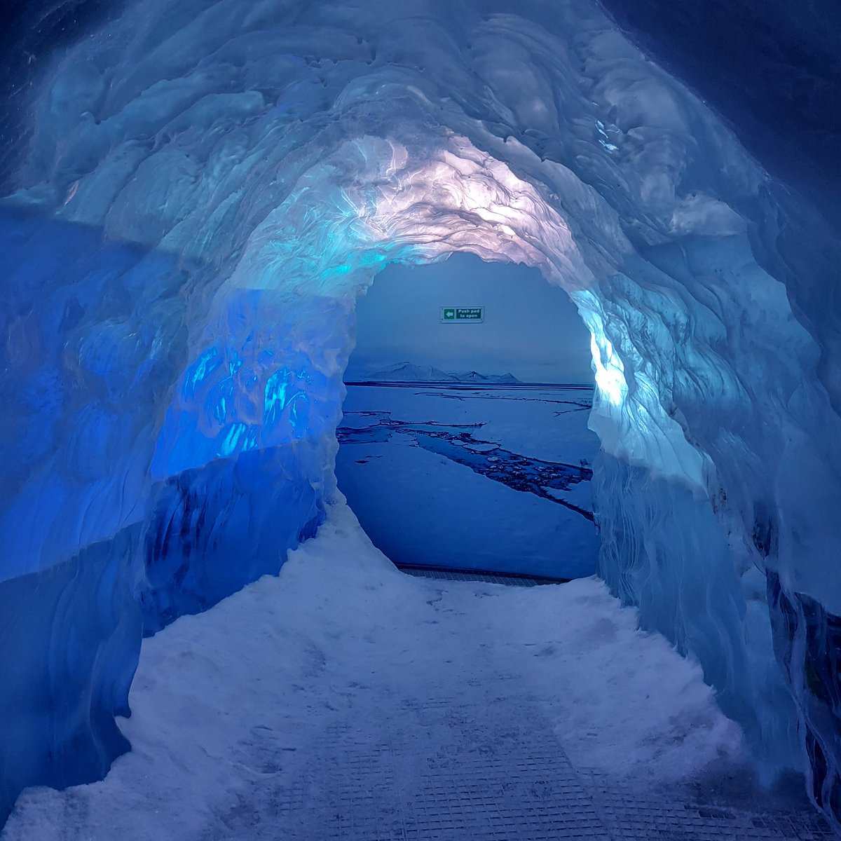 DownlandsGeog's tweet photo. Last day: Perlan and ice caves #iceland2022 https://t.co/CGvIMvwbQ1