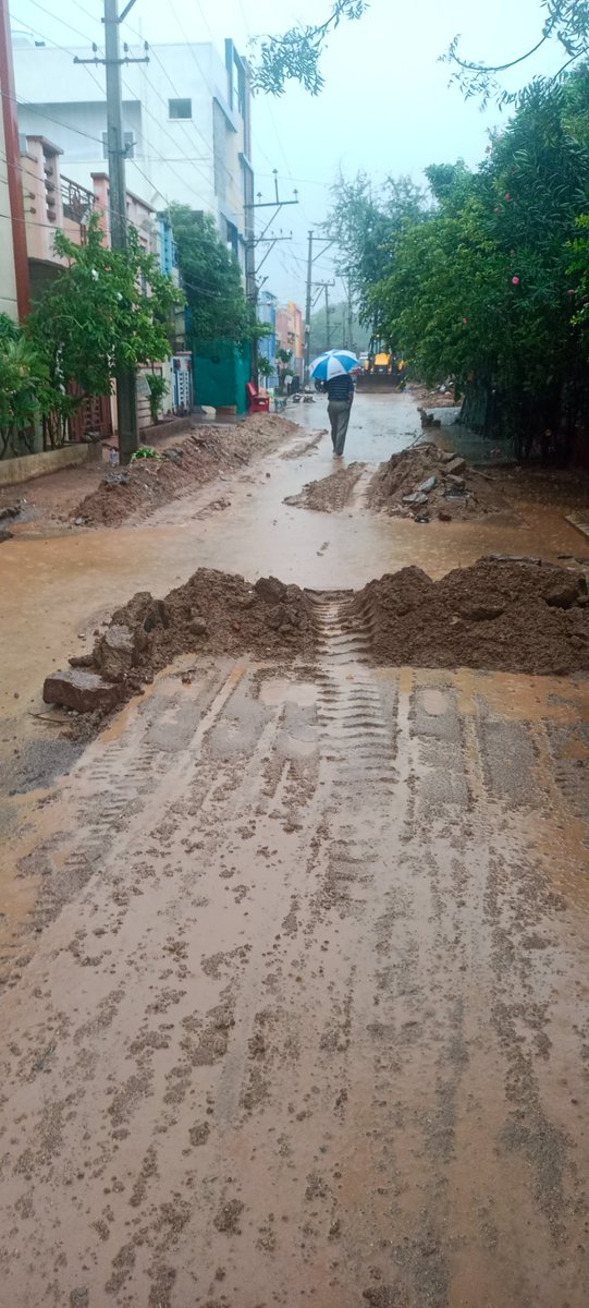 swaroopreddy95's tweet photo. In sai Balaji nagar bandlaguda jagir recently ghmc person constructed roads they didn't complete the work properly we complaint to the contracter but they were telling we will do like this only if you want give complaint kindly look in to this issue once sir 
 @venu678 https://t.co/enl7A5e95u