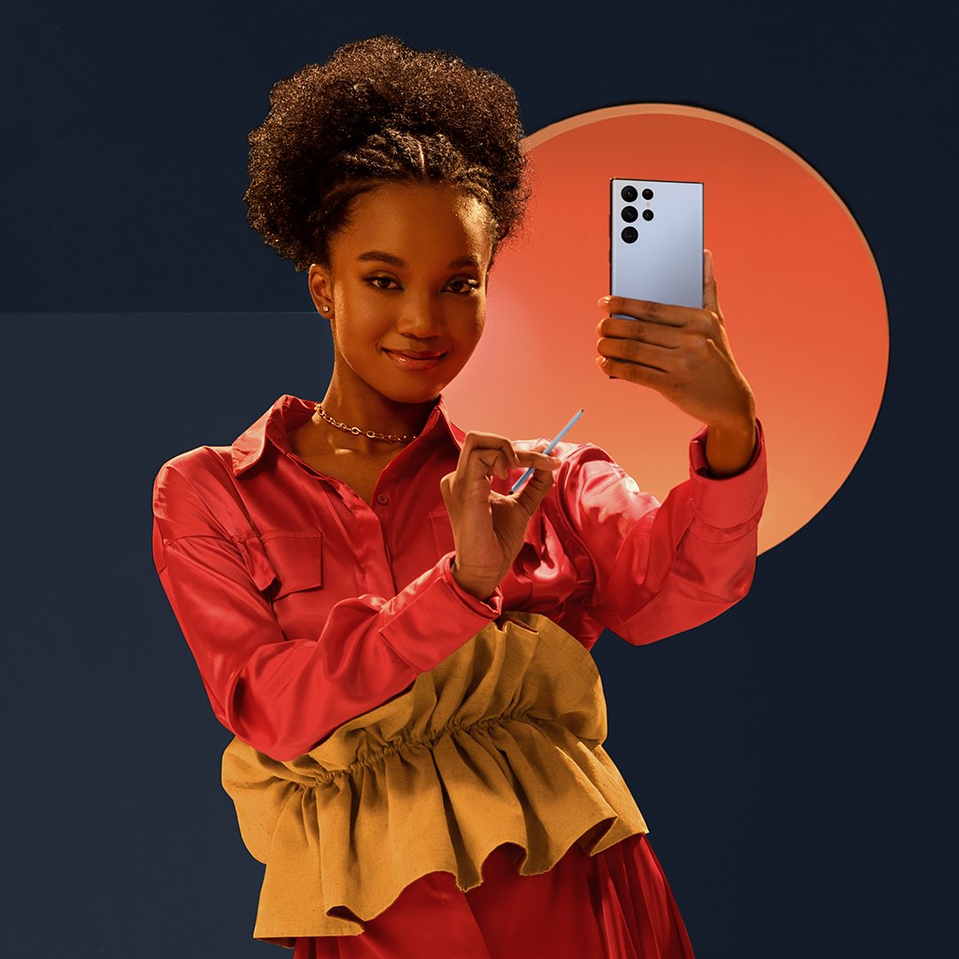 samsungID's tweet photo. Unleash your creative personality, and letโs make it spark in low light with this appealing new color of Skyblue in #GalaxyS22 Ultra 5G.
What art you would like to make using the S Pen?
#MyNewRules #NewRulesNewColors https://t.co/Y1xLmTyzNH
